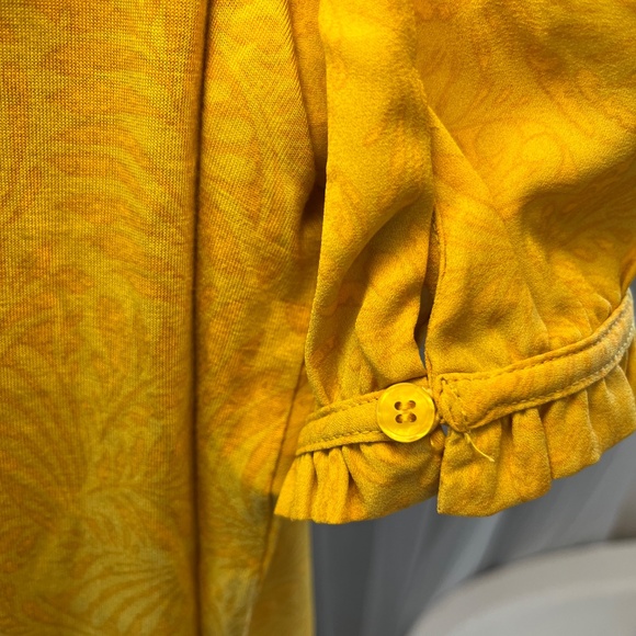 Loft Women’s Blouse with ruffled border at neck and arms; button detail M - Picture 9 of 10